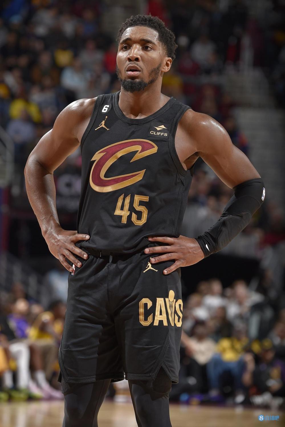 别在腰部 别在腰部